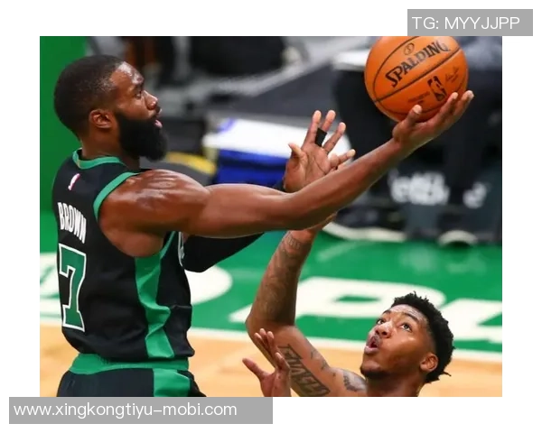 杰伦布朗对裁判漏判乔治铲翻表示愤怒认为这种情况不可接受